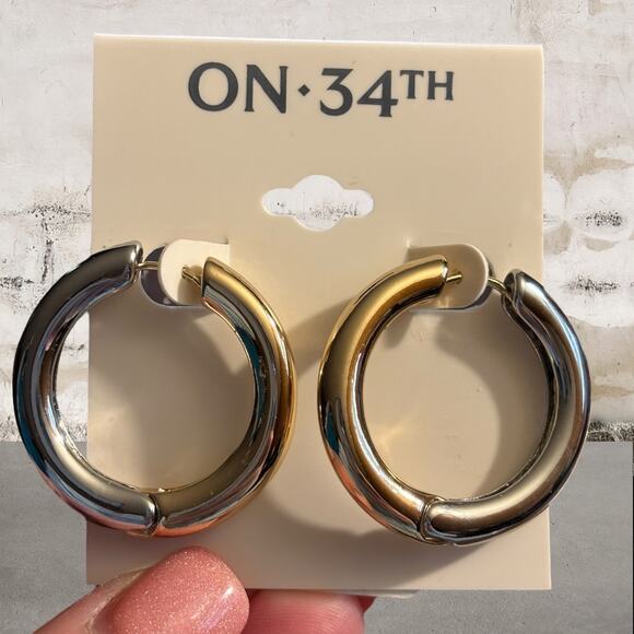 On 34th NWT Two-Tone Hoops - Picture 1 of 3